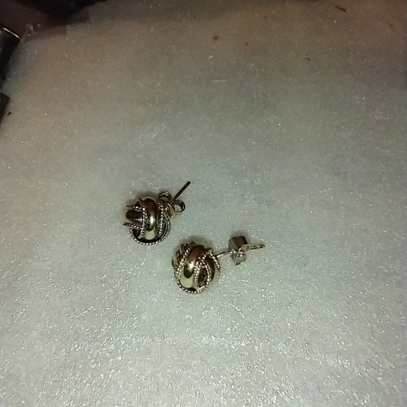 Round silver earrings - Picture 7 of 8